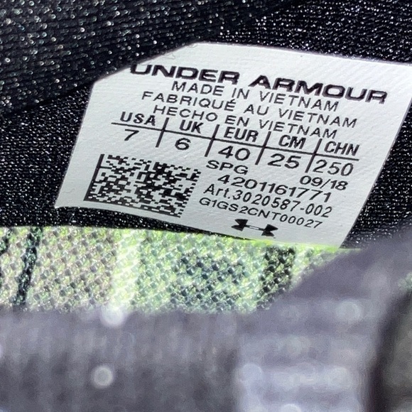 Under Armour Men's size 7 baseball Athletic Cleats with elasticized ankles - Picture 9 of 14